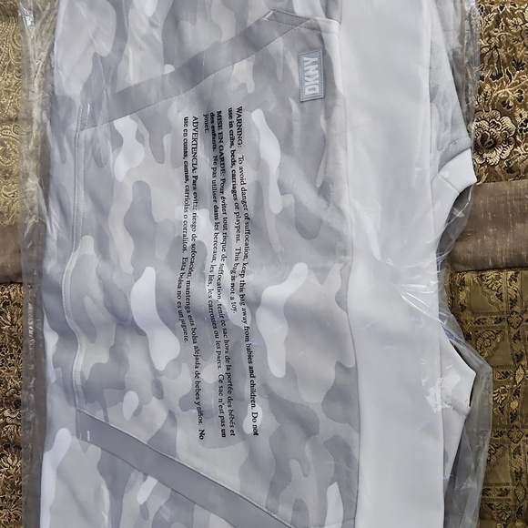 DKNY SET-Mens Camo Sweatshirt & Joggers.New w/ Tags!! - Picture 3 of 8